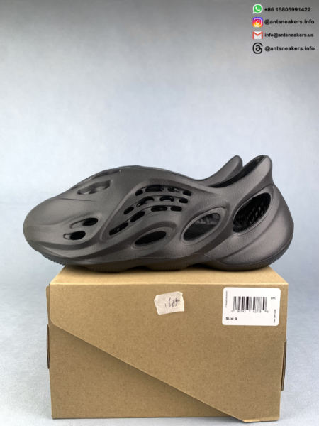 Yeezy Foam Runner 'Onyx' HP8739 - Image 2