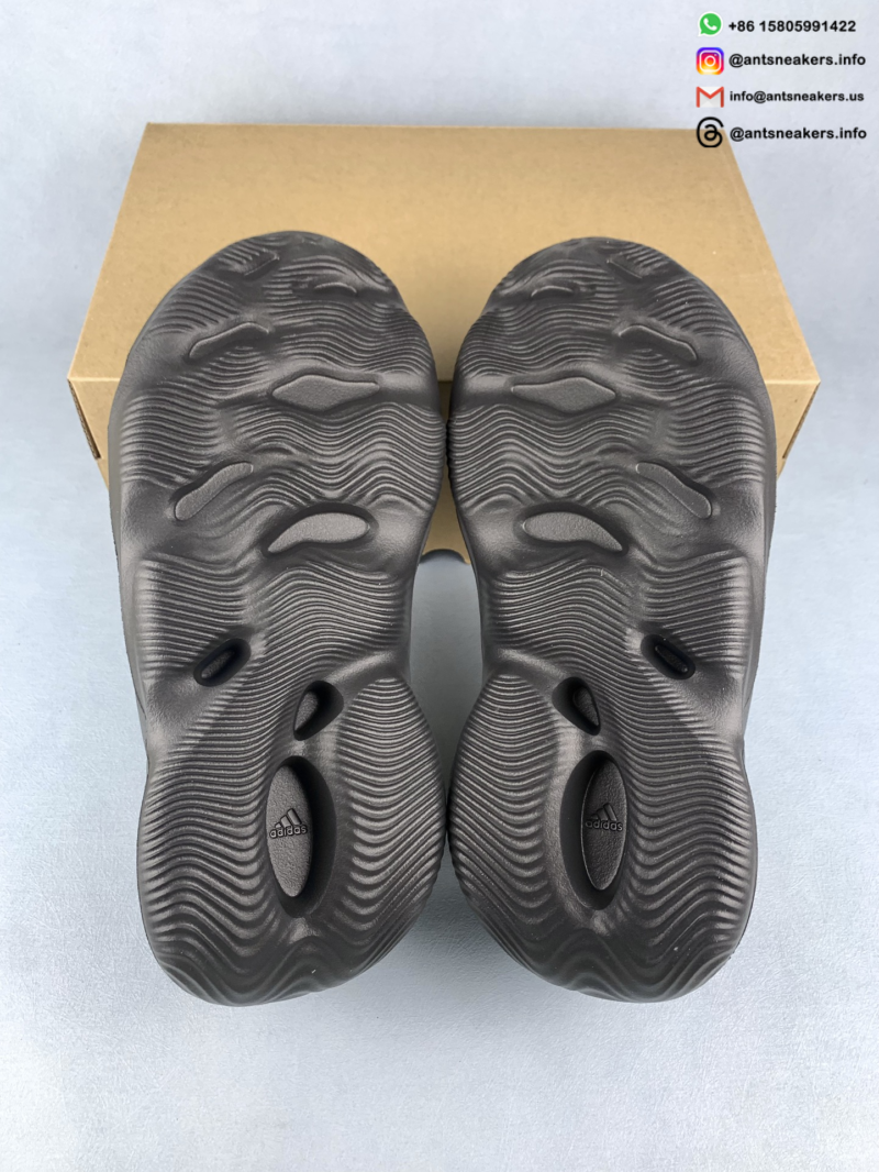 Yeezy Foam Runner 'Onyx' HP8739