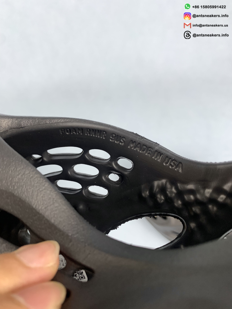 Yeezy Foam Runner 'Onyx' HP8739