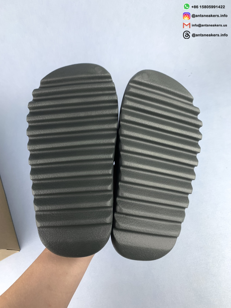 Yeezy Slides 'Dark Onyx' ID5103