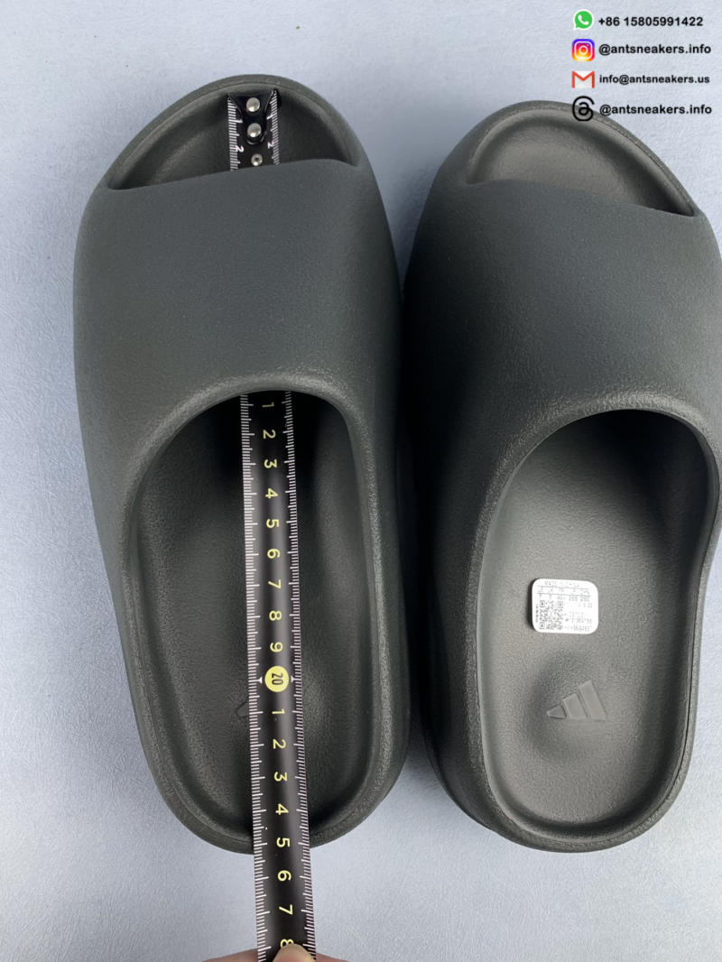 Yeezy Slides 'Dark Onyx' ID5103