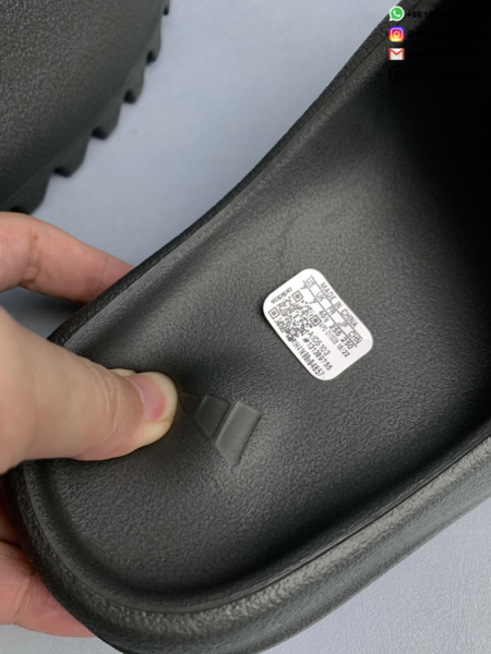 Yeezy Slides 'Dark Onyx' ID5103 - Image 3