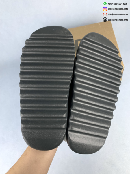 Yeezy Slides 'Granite' ID4132 - Image 4