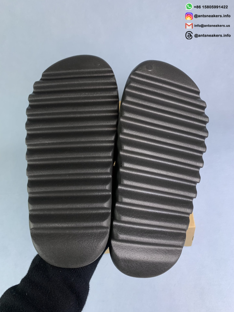 Yeezy Slides 'Onyx' HQ6448
