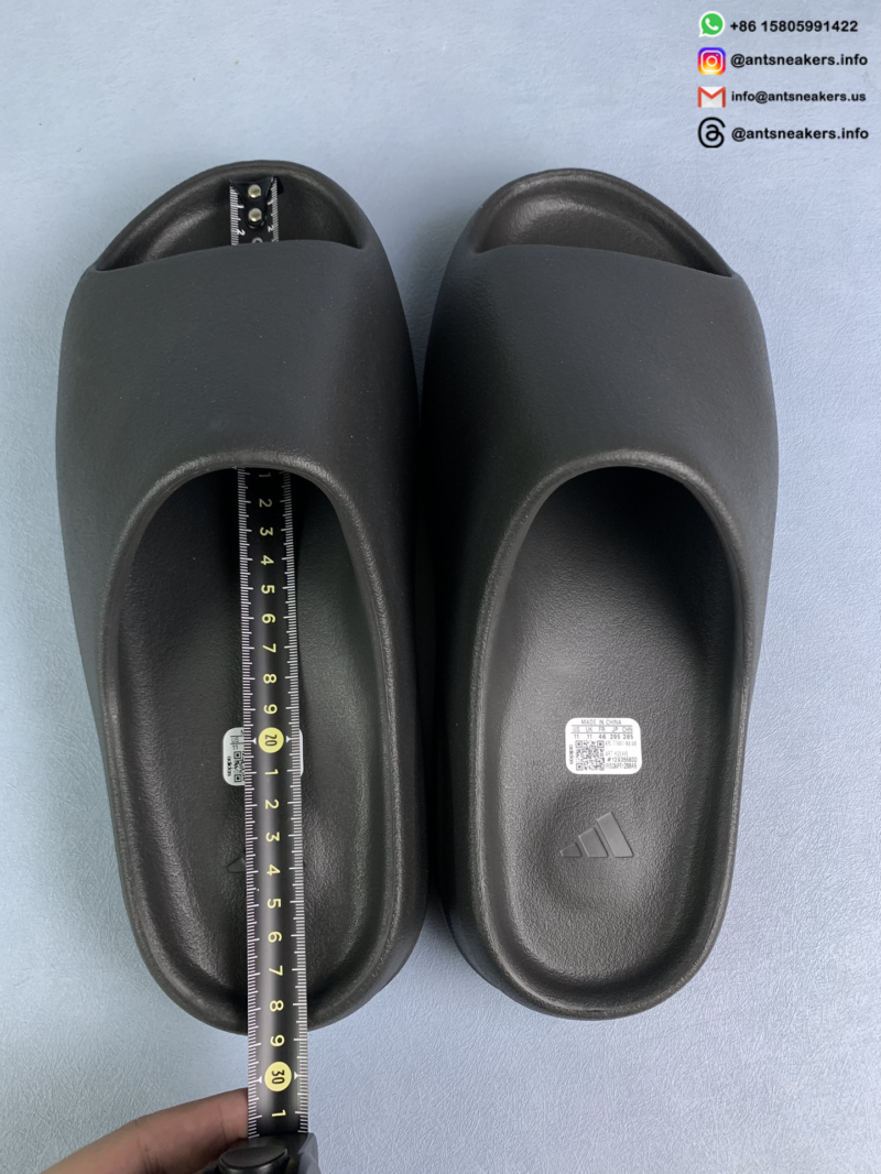 Yeezy Slides 'Onyx' HQ6448