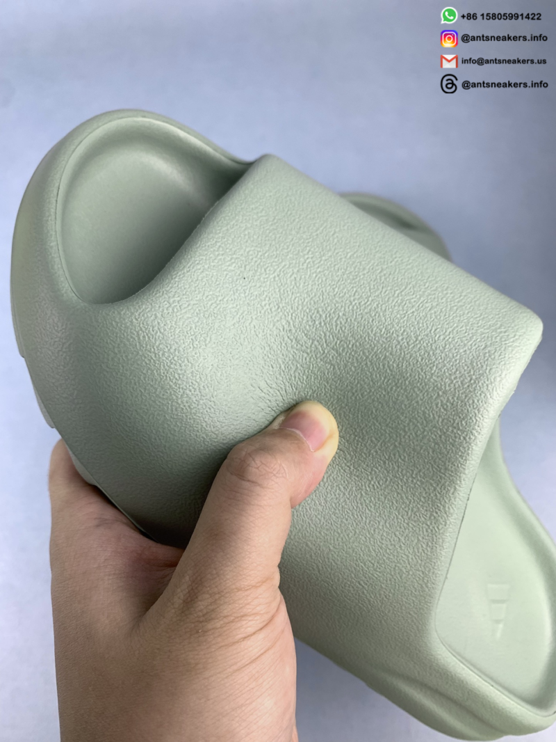 Yeezy Slides 'Salt' ID5480