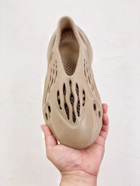 Yeezy Foam Runner 'Mist' GV6774 - Image 5
