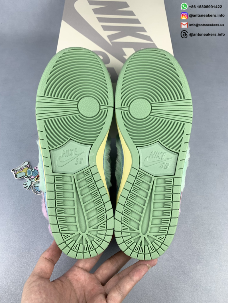 Verdy x Nike Dunk Low SB 'Visty' FN6040-400