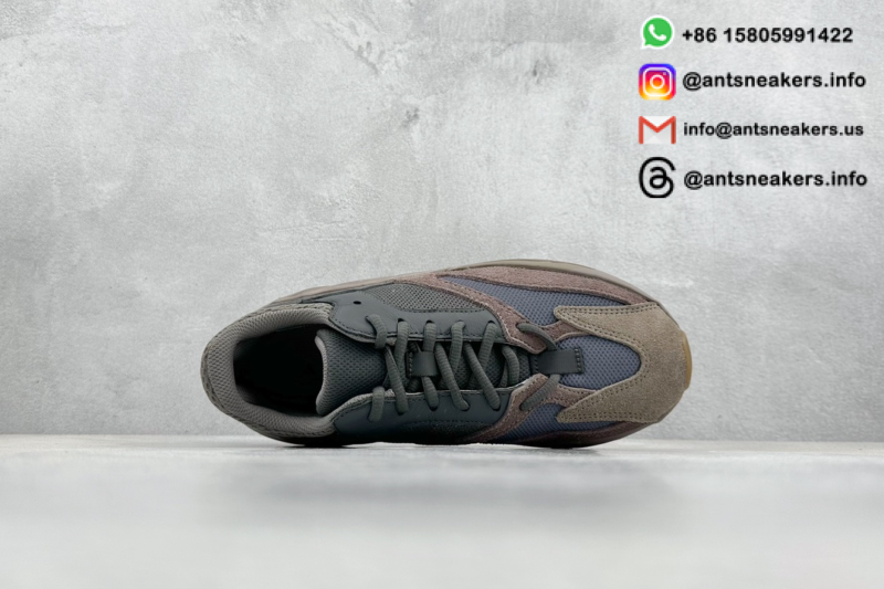 Yeezy Boost 700 'Mauve' EE9614