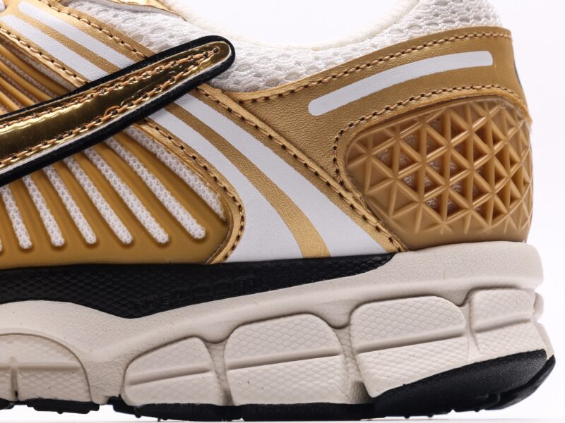 Wmns Nike Air Zoom Vomero 5 'Metallic Gold' HF7723-001