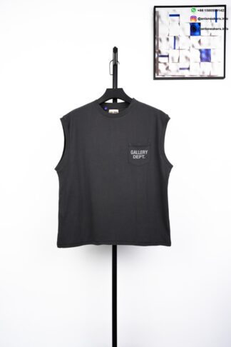 GALLERY DEPT Pocket English Print Sleeveless T-Shirt Black