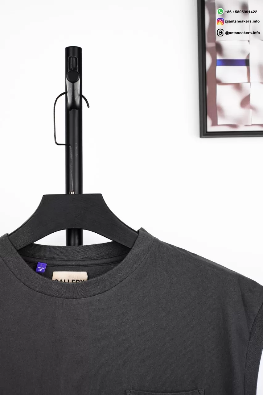 GALLERY DEPT Pocket English Print Sleeveless T-Shirt Black