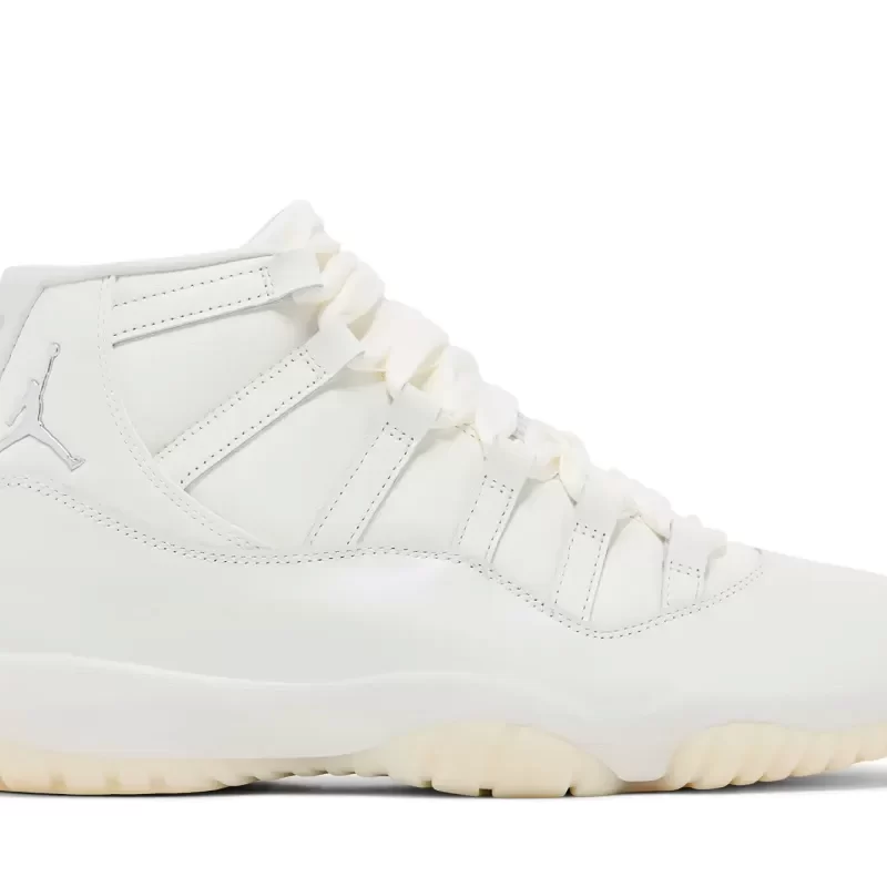 Wmns Air Jordan 11 Retro 'Pearl / Grand Finale' AR0715-110